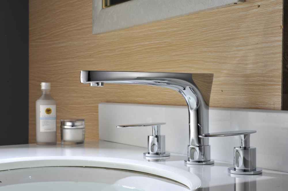 18.25-in. W CSA Oval Bathroom Undermount Sink Set In White - Chrome Hardware