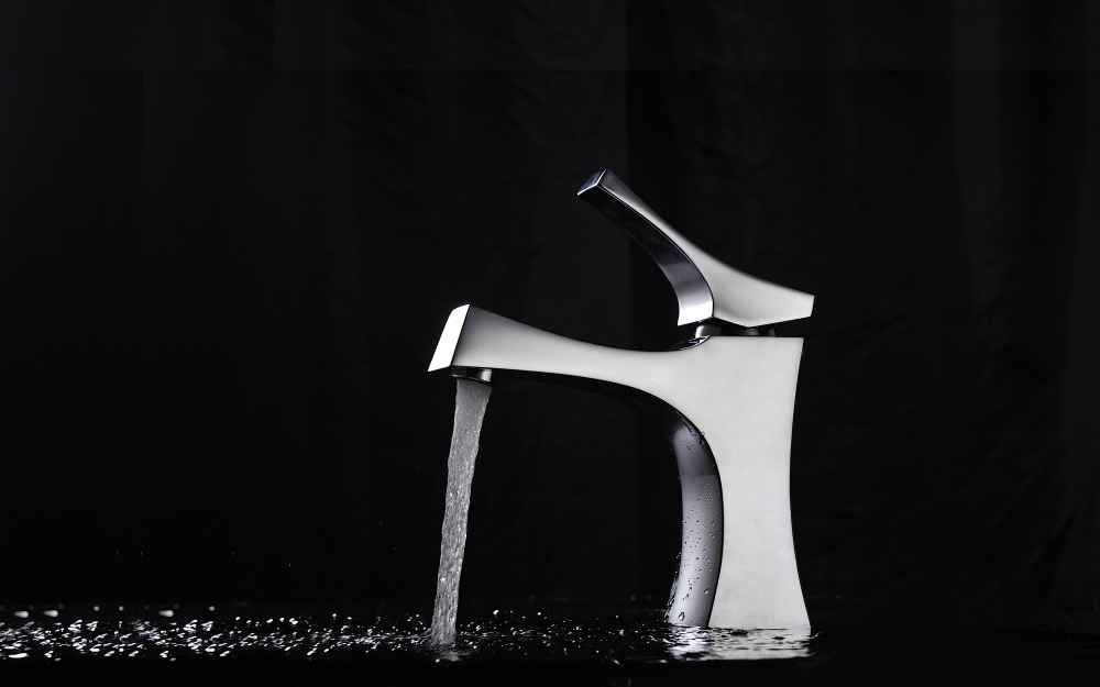 36.75-in. W 1 Hole Ceramic Top Set In White Color