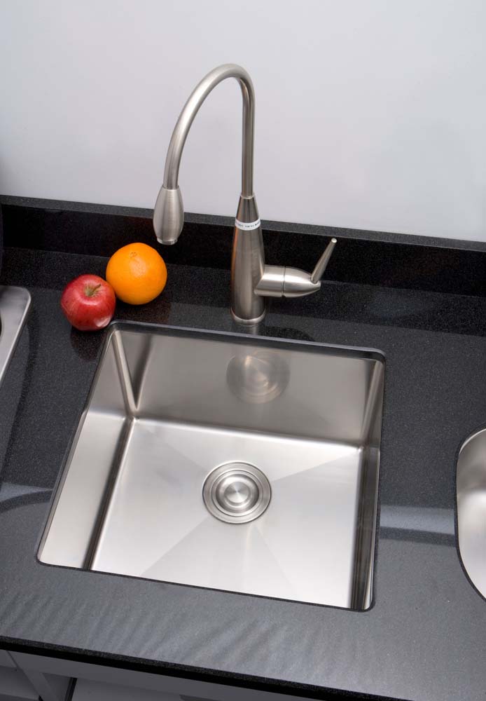 18-in. W CSA Approved Stainless Steel Kitchen Sink With 1 Bowl And 18 Gauge
