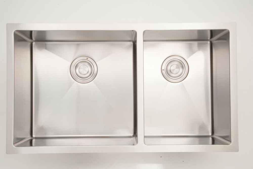33-in. W CSA Approved Stainless Steel Kitchen Sink With 2 Bowl And 18 Gauge