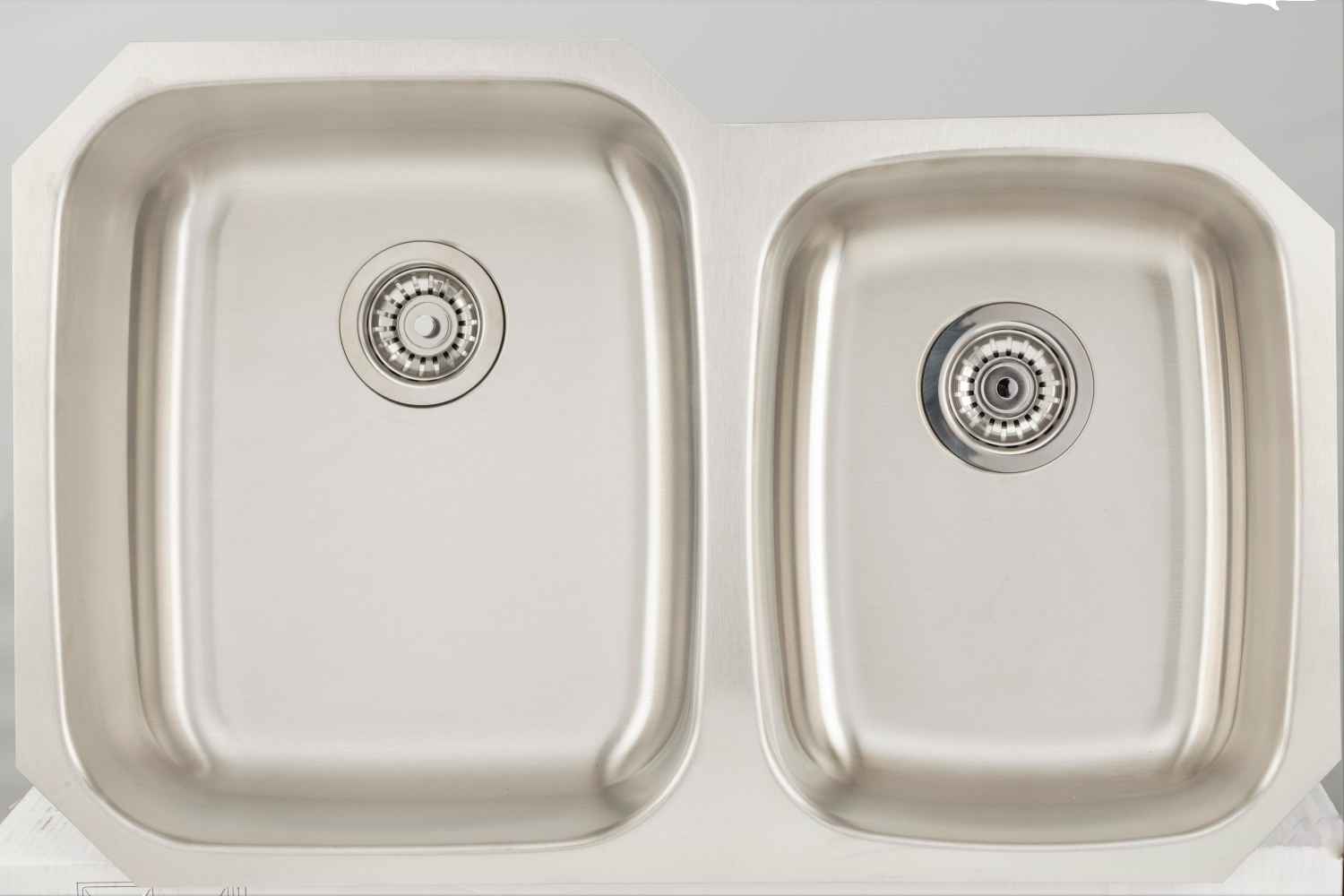 32.125-in. W CSA Approved Stainless Steel Kitchen Sink With 2 Bowl And 18 Gauge