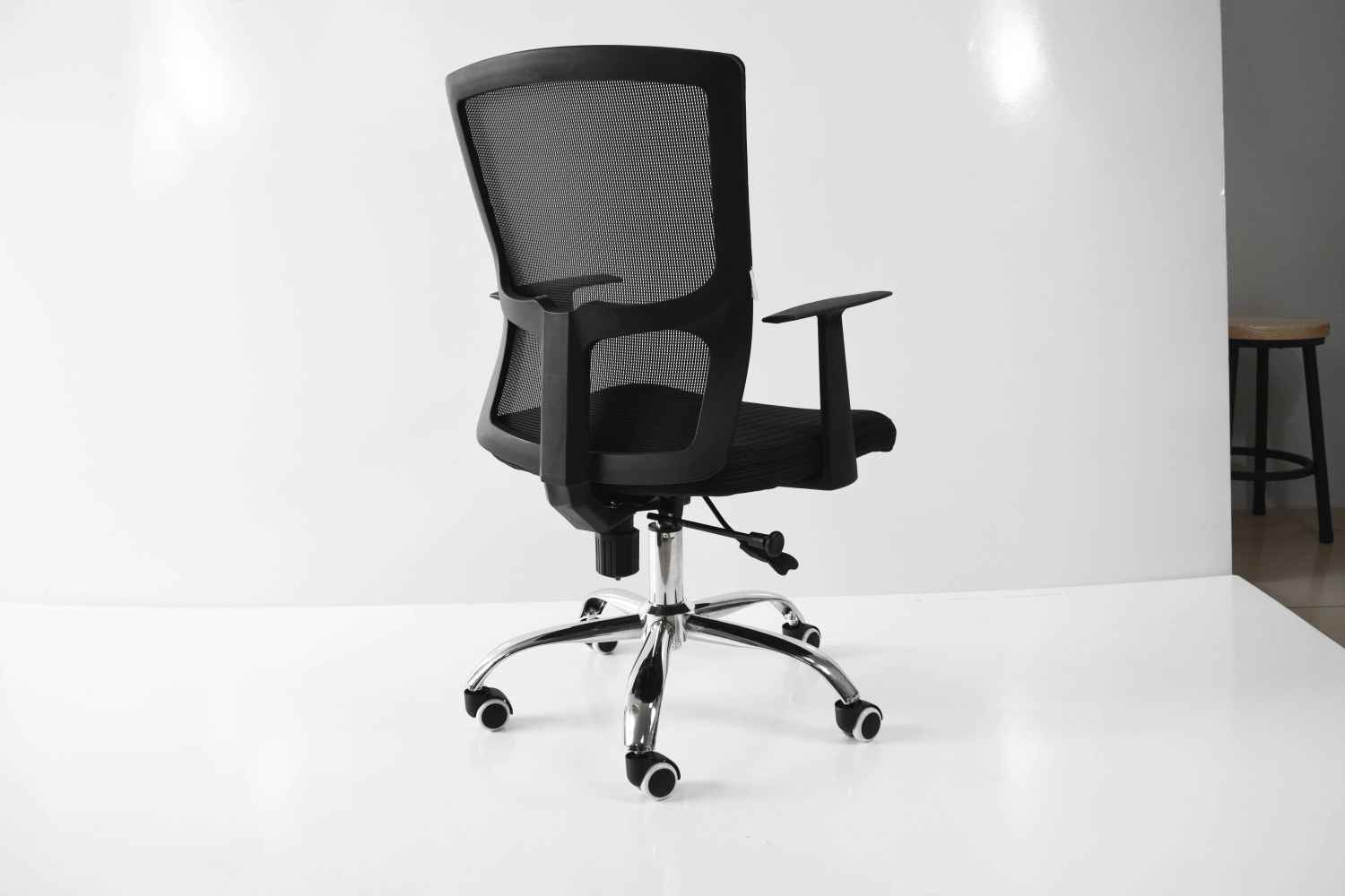 25.2-in. W 37.8-in. H Modern Stainless Steel-Plastic-Nylon Office Chair In Black