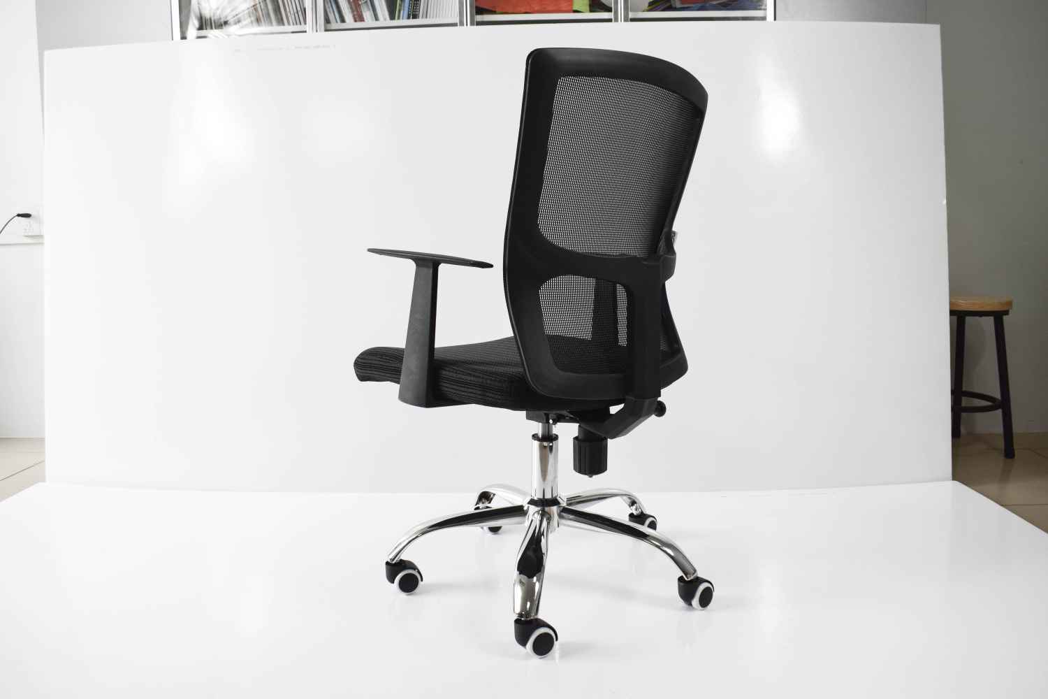 25.2-in. W 37.8-in. H Modern Stainless Steel-Plastic-Nylon Office Chair In Black