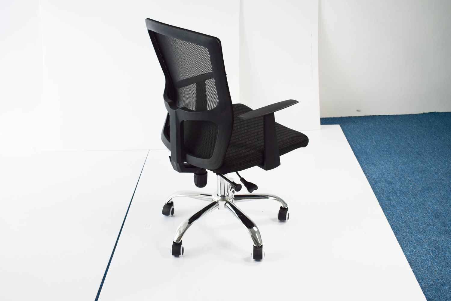 25.2-in. W 37.8-in. H Modern Stainless Steel-Plastic-Nylon Office Chair In Black