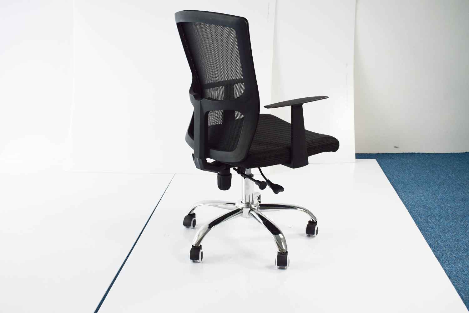 25.2-in. W 37.8-in. H Modern Stainless Steel-Plastic-Nylon Office Chair In Black