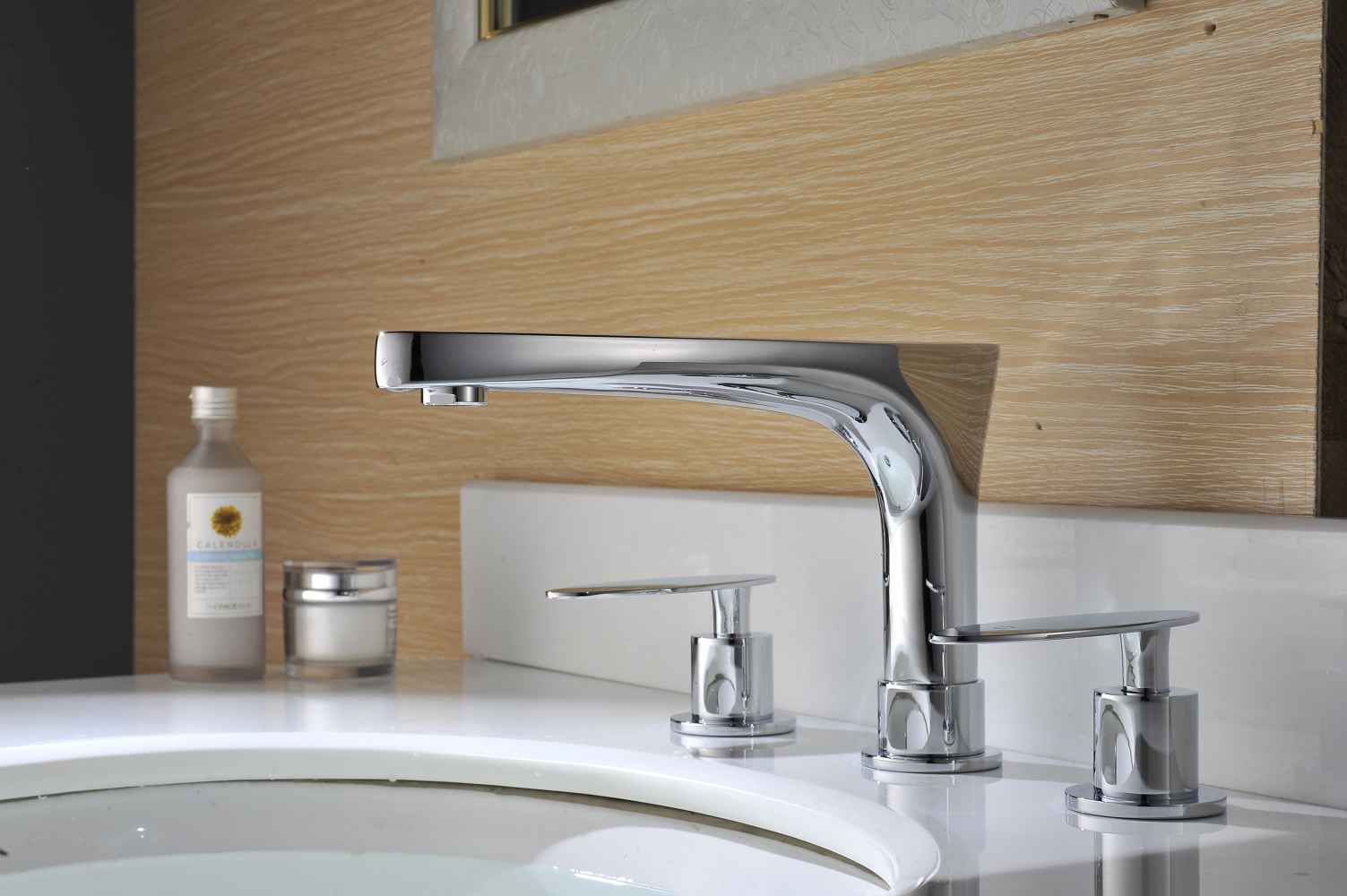 30.75-in. W 3H8-in. Ceramic Top Set In White Color - Overflow Drain Incl.