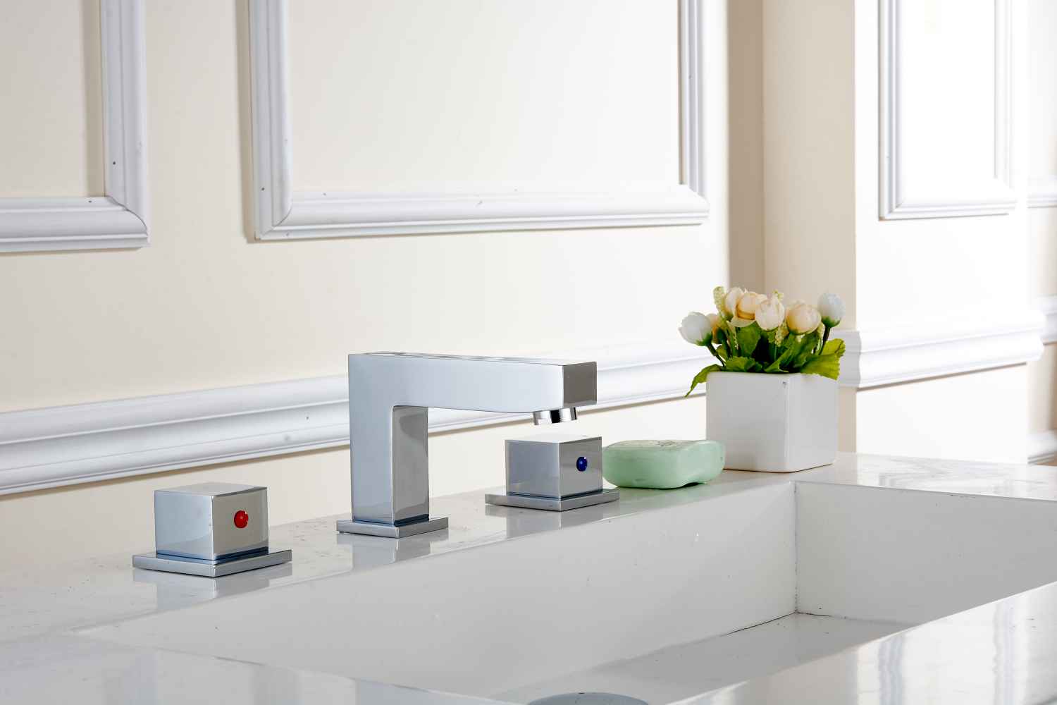 30.75-in. W 3H8-in. Ceramic Top Set In White Color - Overflow Drain Incl.
